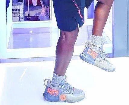 韦德系列又一支线球鞋曝光！这长得跟全城9有点像…