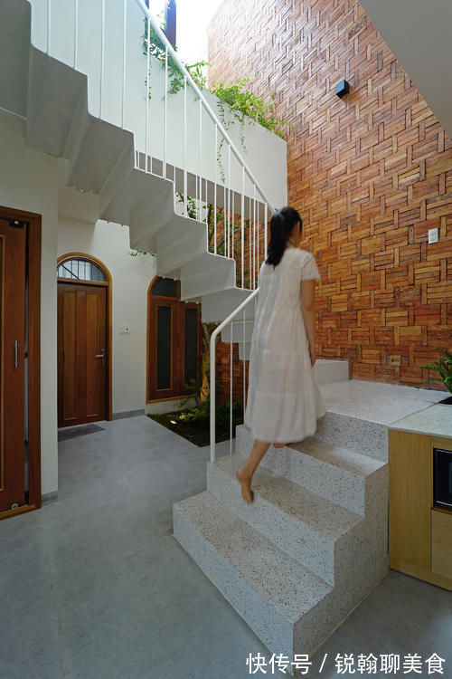 主卧|她住128㎡的联排别墅，家里3处天井，满眼绿色，像个植物园