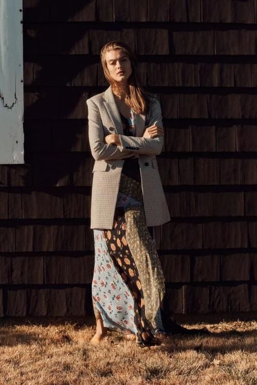 最近流行穿“过膝裙+西装”，洋气显高又保暖，时髦精们也爱了