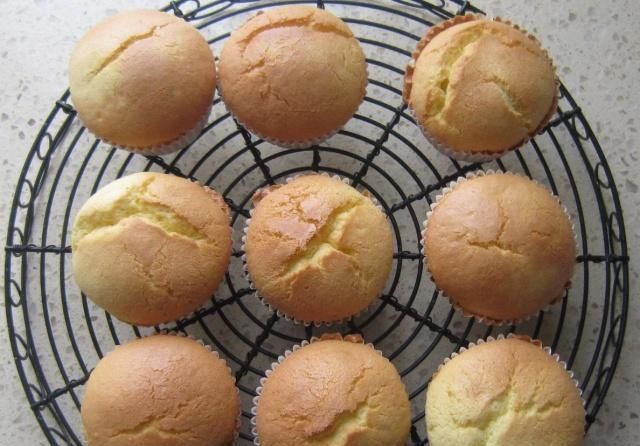 新手也能做的蛋糕,只需4种常见用料,蛋清蛋黄不用分离,特别香