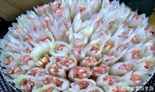 我家年夜饭必备的一道菜“花开富贵”，寓意富贵吉祥，好吃好看