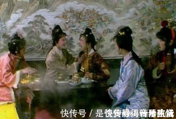 黛玉&湘云发现宝玉的珍珠少了一颗,引出黛玉冷笑,写这一段有何用意?