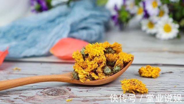 枸杞泡水|常喝枸杞水养肝强身,但要避开四个禁忌,为了健康,花时间看看吧