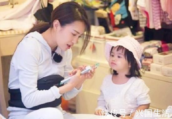 怒斥|婆婆怒斥儿媳,抱小孩儿就不能做饭儿子的做法引众人点赞