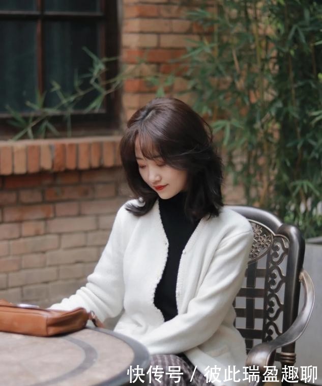 发型|女人过了50岁尽量少烫“大妈卷”,试试这5种发型,时髦显气质