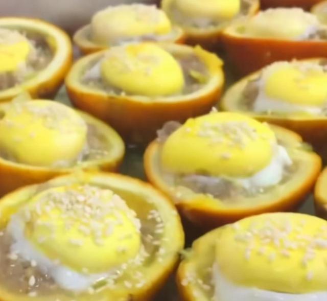 盘点大学食堂的“黑暗料理”,橙子蒸蛋都是小意思,这个才最过分