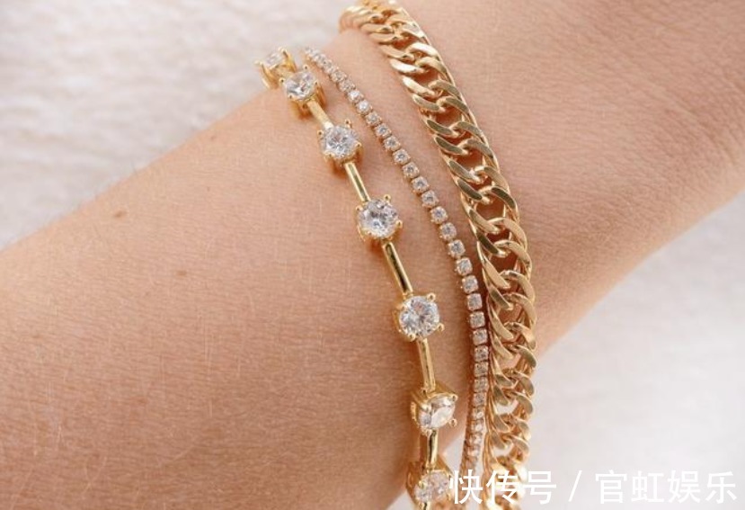 穿搭 女人戴“手镯”还是“手表”好看三个理由告诉你,戴错很尴尬!