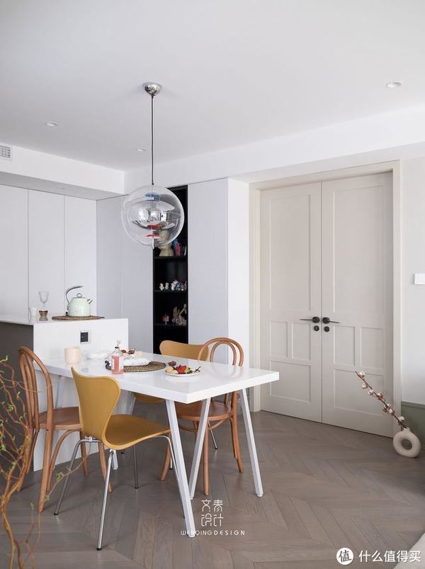 客厅|90后妹子的家火了,一人住98㎡精致又高级,网友:还缺男朋友吗?