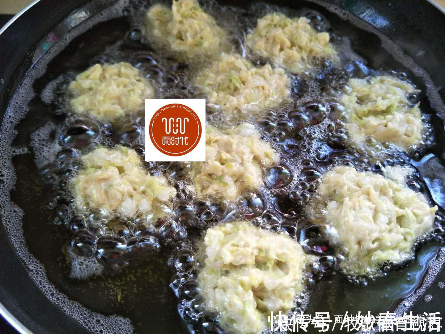 别再炒白菜炖白菜了,教你做成白菜丸子,酥脆鲜香拿肉都不换 !