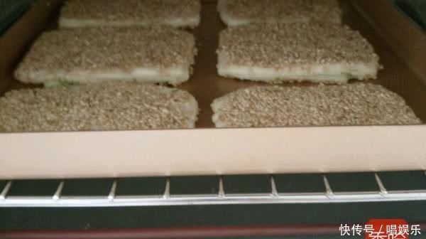 烧饼也能自己做,和面很关键,面软油酥香比买的还好吃