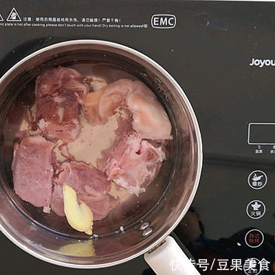 吃对莲藕山药炖脊骨，每一口都是极致享受