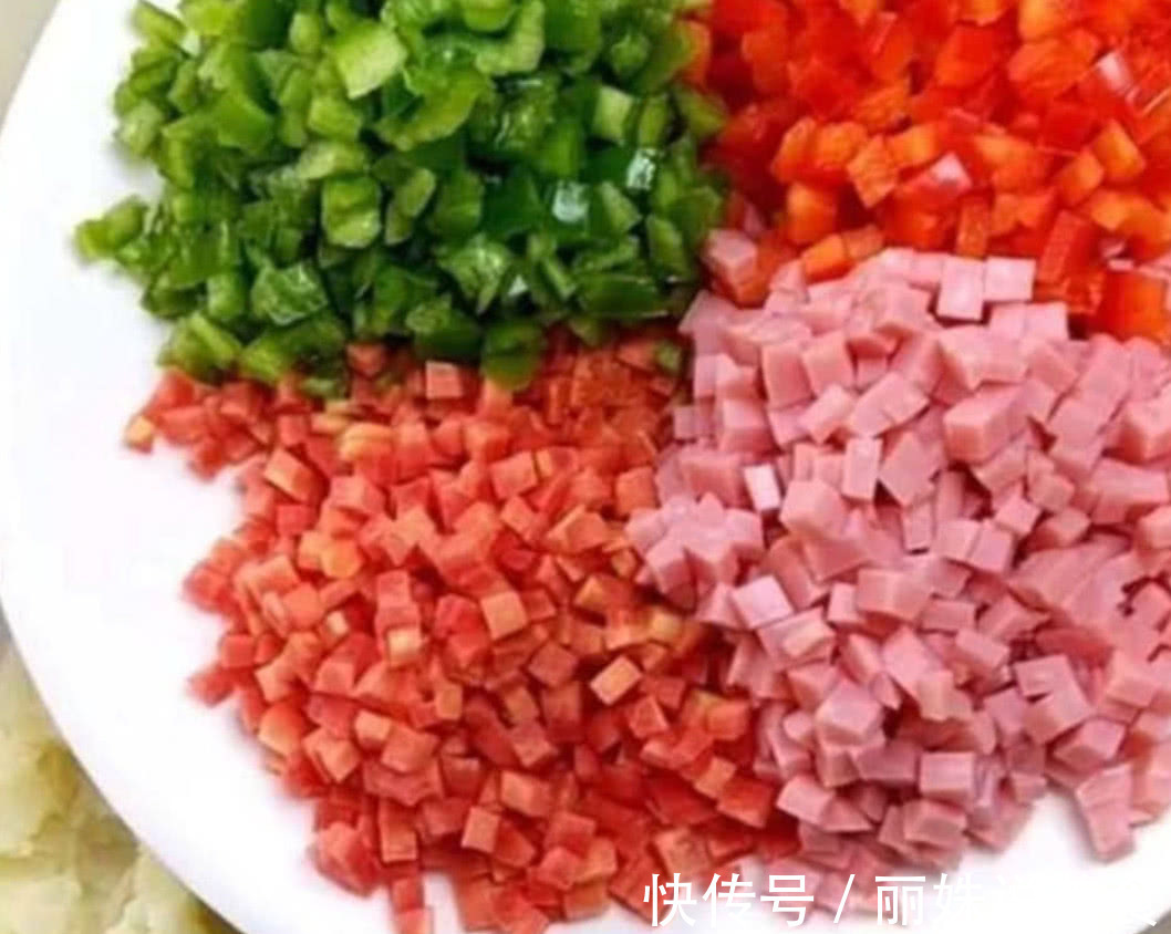 2个土豆1碗面粉,自制营养美味早餐饼,大人孩子每天都吃不厌!