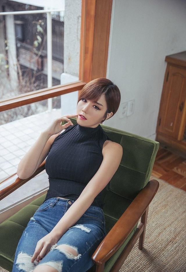 性感|眼神妩媚的美女模特,留着酷酷的短发,看起来性感又迷人