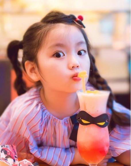 阿拉蕾才是“整容式”长大,原以为会长残,没想到却美到认不出