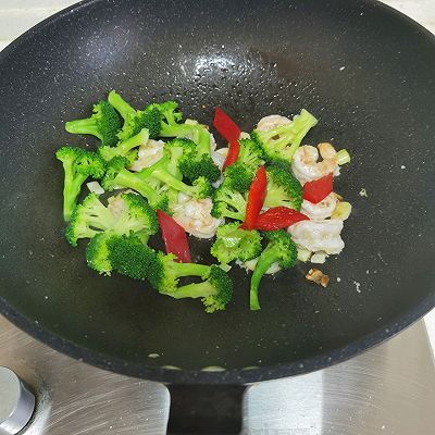 虾仁|虾仁炒西兰花