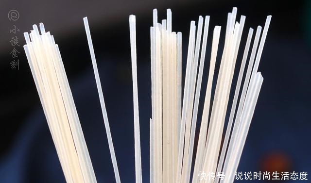 吃了几十年米粉,就爱这做法,煮一煮就出锅,比面条要好吃多了