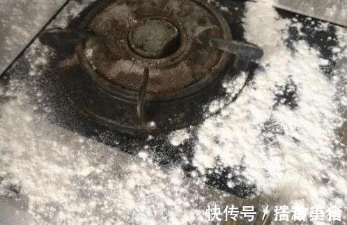 煤气灶越擦越脏10年老保姆教你1招,撒点“它”,洁净如新