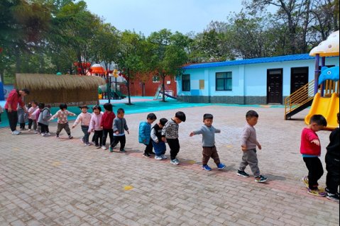 侯寨中心幼儿园贝乐园：观摩促规范 学习共提升