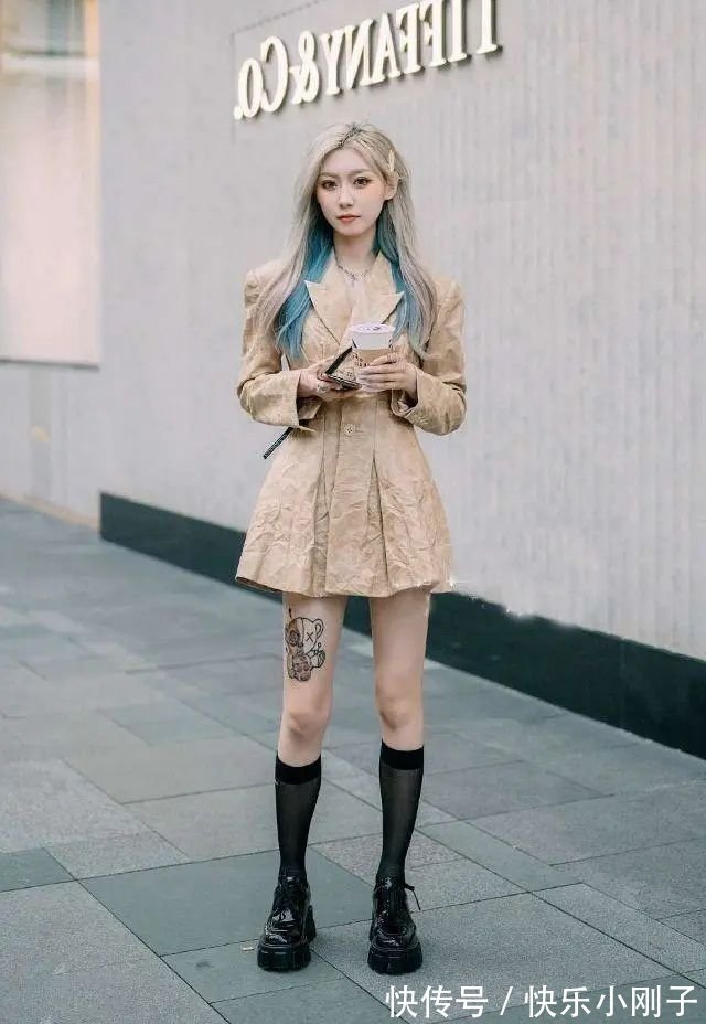 九分裤 休闲牛仔裤穿搭,靓丽的姿态漫步在都市的街头,看上去大方又自信