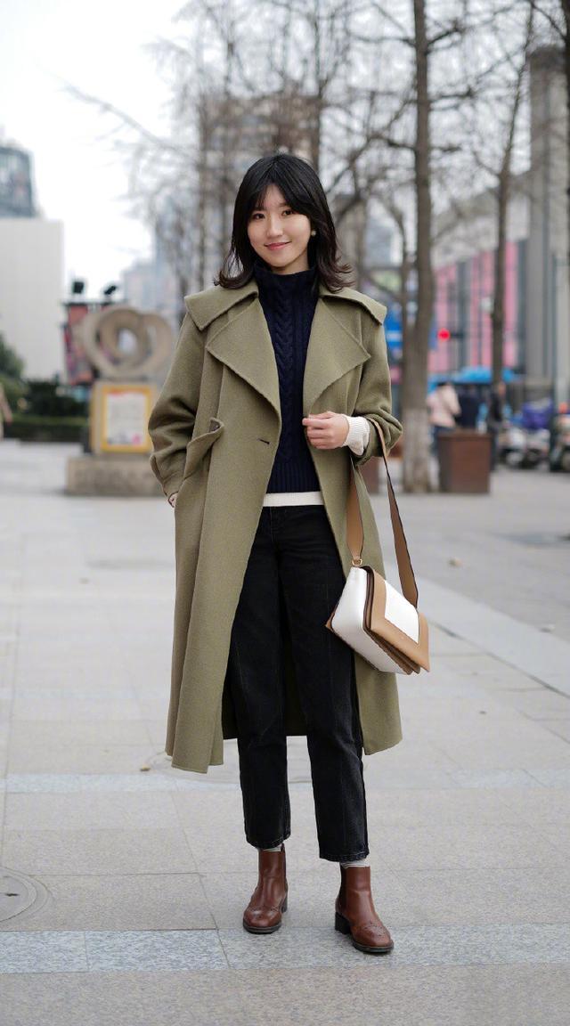 冬季穿搭拒绝平庸,实用的“毛衣+长裤”学起来,基础款也很时髦