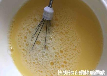 蒸蛋时,加水直接蒸是大错!大厨教你4技巧,蛋羹细嫩鲜香超好吃