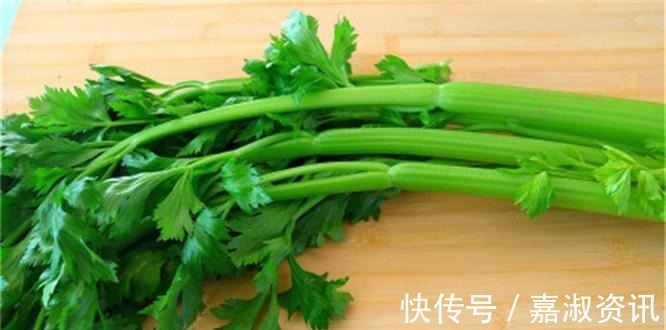 芹菜|想养生得会吃,常吃三种食物,改善睡眠,刮油排毒,好吃又营养