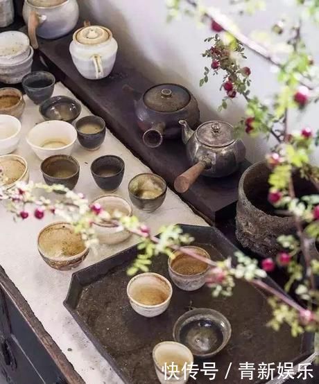 桃花源|20多岁的年龄差距,却把一个破烂的农家小院变成了“桃花源”