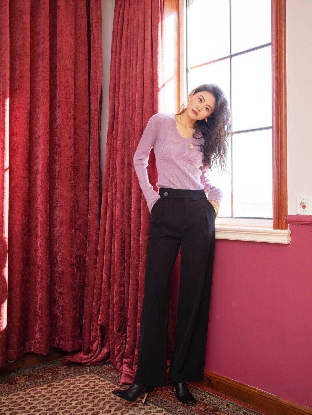 修身裤|今年别在穿“修身裤+长靴”,九分阔腿裤+紧口靴,才是最时髦