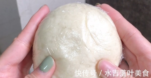 塑料袋|保存馒头别再放冰箱冷藏了,教你正确方法,放30天不干不硬很新鲜!