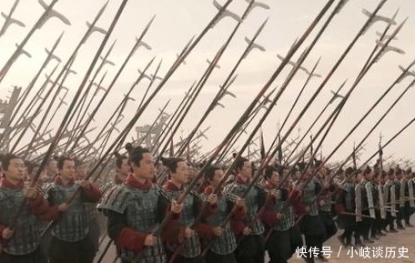 清朝侍卫或者武士为何喜欢把刀反过来佩戴,这么做有什么好处和坏处?