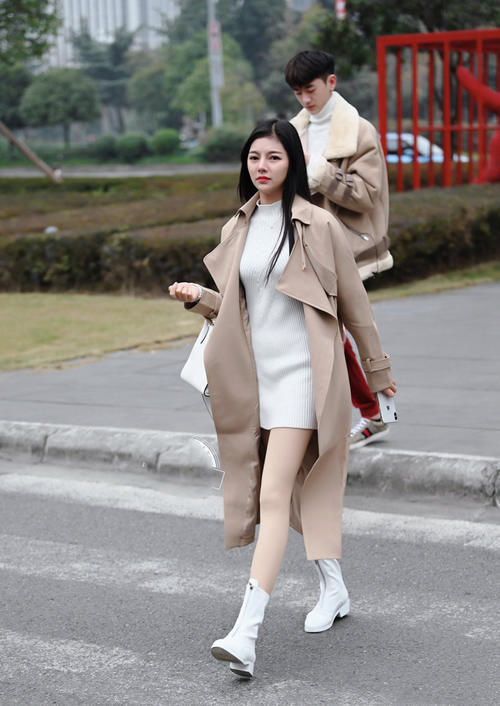 不能小看白色的裙子，早春搭配离不开，轻松穿出女神气质