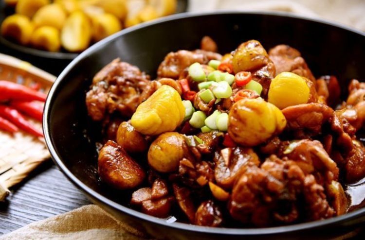 炖鸡时多做两步,比直接炖或者先焯水好吃,鲜嫩不柴,味道好