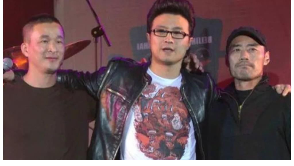 草根歌手旭日陽剛:一個重新翻紅,年收入百萬,一個回農(nóng)村種地