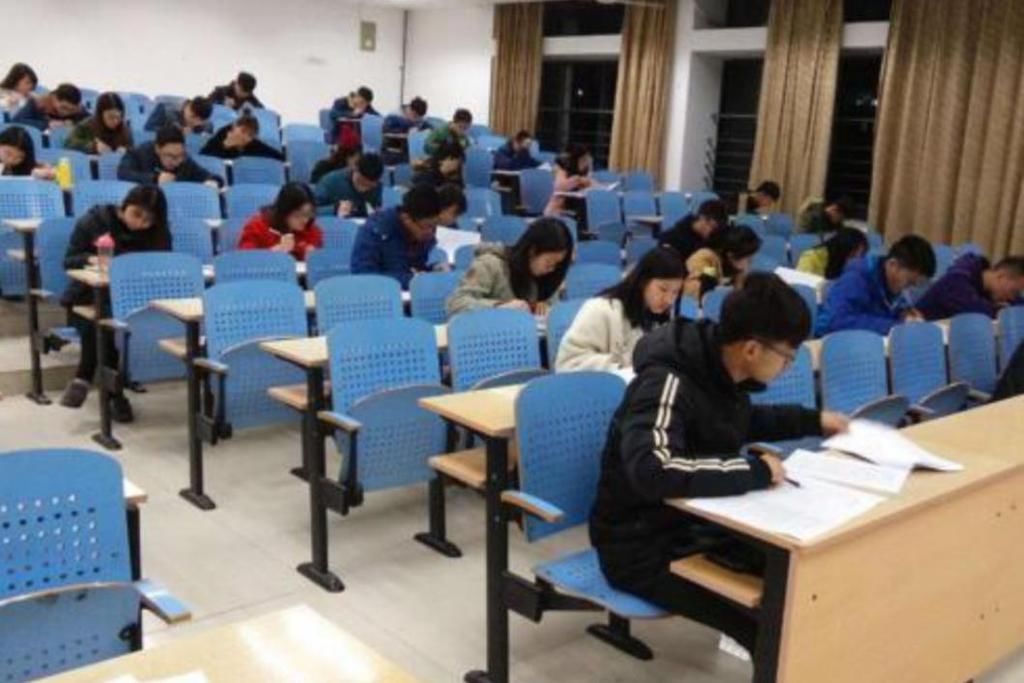 末流985和顶尖211大学，到底该怎么选？别做让自己后悔的决定