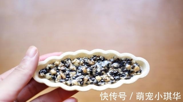 这款小零食最近火了,香香脆脆,甜而不腻,做法竟如此简单