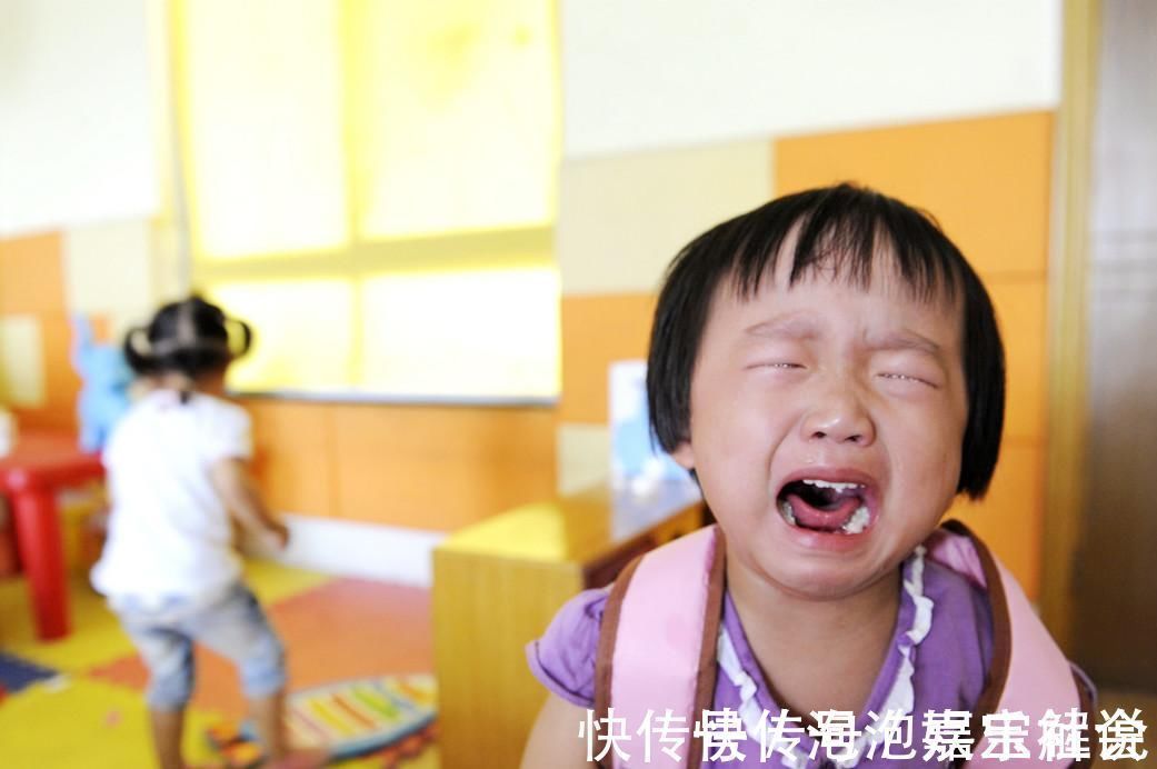 攀比|孩子上了幼儿园,就不要再给他穿这几种“衣服”了,易伤孩子自尊