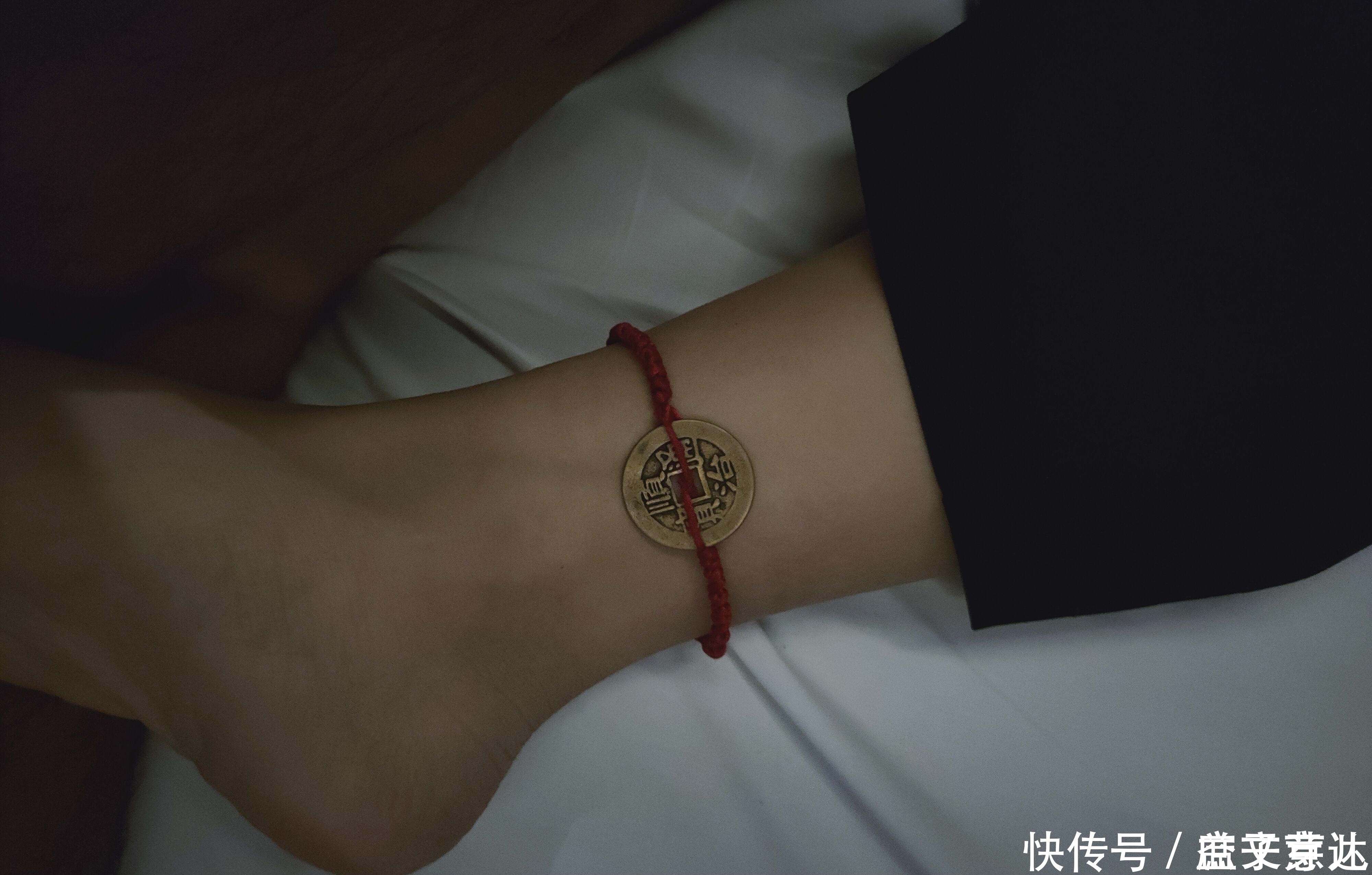“不懂就问,女孩子的脚上戴这个是什么意思啊”单纯为了看吗