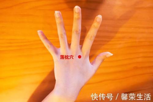 落枕穴|30岁的年龄,60岁的颈椎每天按一按这3个穴位,摆脱颈椎烦恼