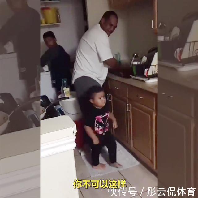 小宝|妈妈被爸爸糊一脸奶油，娃急坏了，当面教训老爸，网友：好宠妈妈