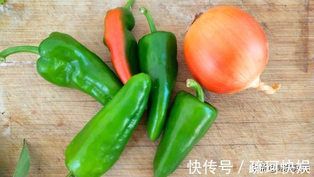 秋天|秋天这三样菜一起炒，比肉还香，超级下饭，才不到一块钱一斤！