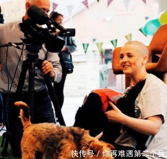 美国女子15年舍不得剪头发,如今为了捐款