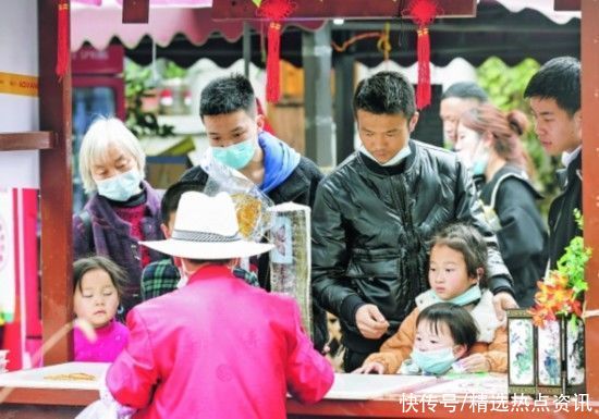 天河潭景区人气旺