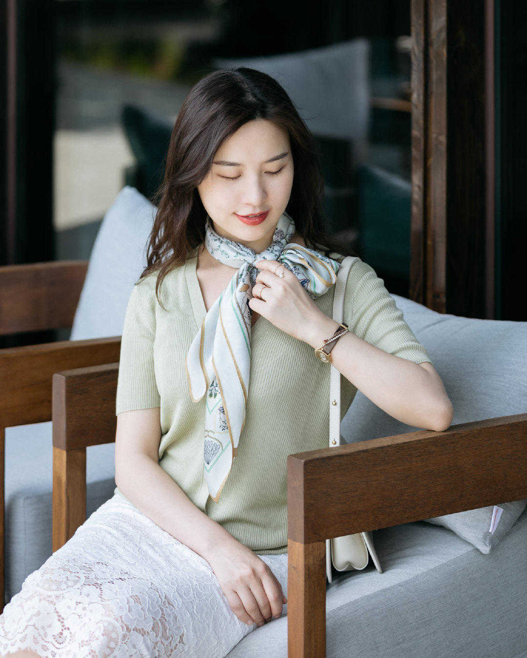 半身裙|秋季穿搭怎么摆脱“沉闷感”?看看基础款的一衣多穿,日常实用