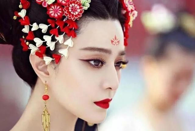 武氏|武则天一生造了20个字,19个被废除,只留了1字为何无人敢用