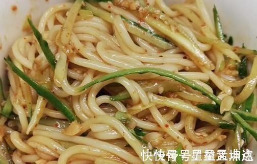 凉拌面|煮面条时,一煮“软趴趴”?注意这3步,面条劲道爽滑不软烂