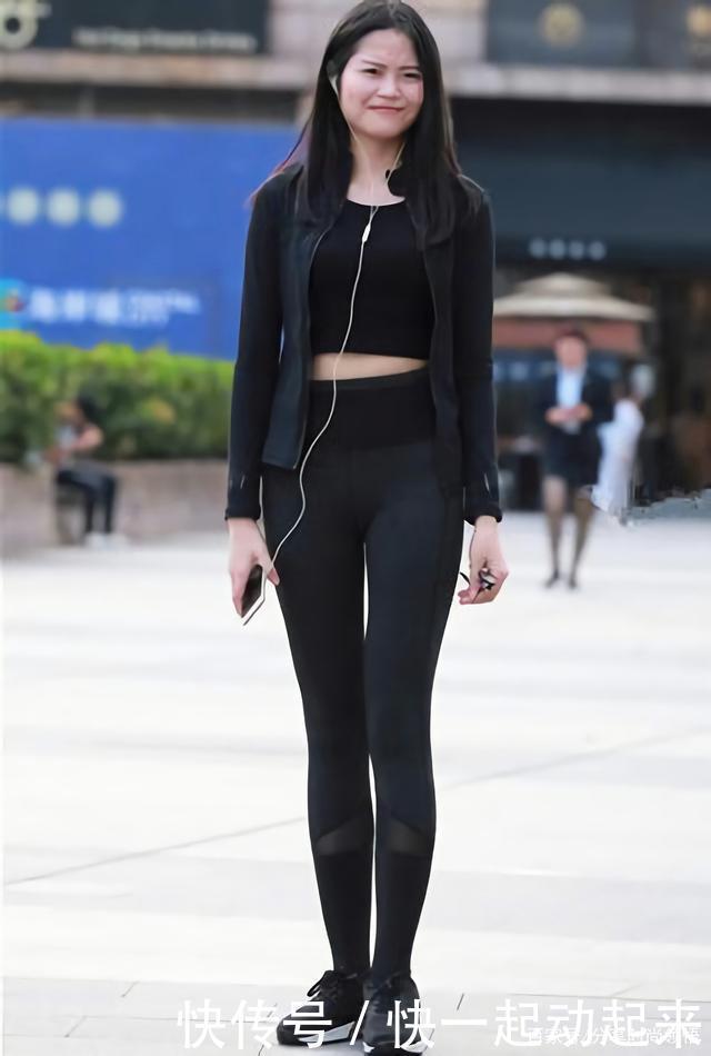 打底裤配无袖上衣,气质与时尚兼有,聪明的女生就喜欢这样搭配!