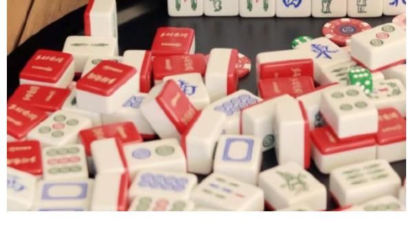 《鄉(xiāng)村愛情》出麻將了，“一筒”變成了“劉能”