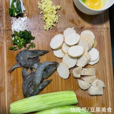 蛋饼|据说这个时候吃鱼饼虾面，是最好的