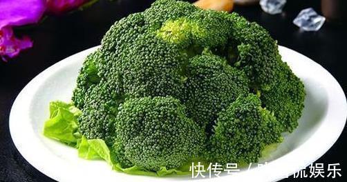 维生素c|西兰花虽好,防癌,降三高,但必须绕开以下2种食物,很多人吃错