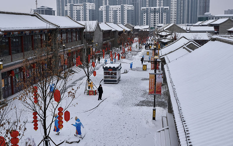 张家口市|河北张家口：雪后大境门银装素裹 市民争相打卡